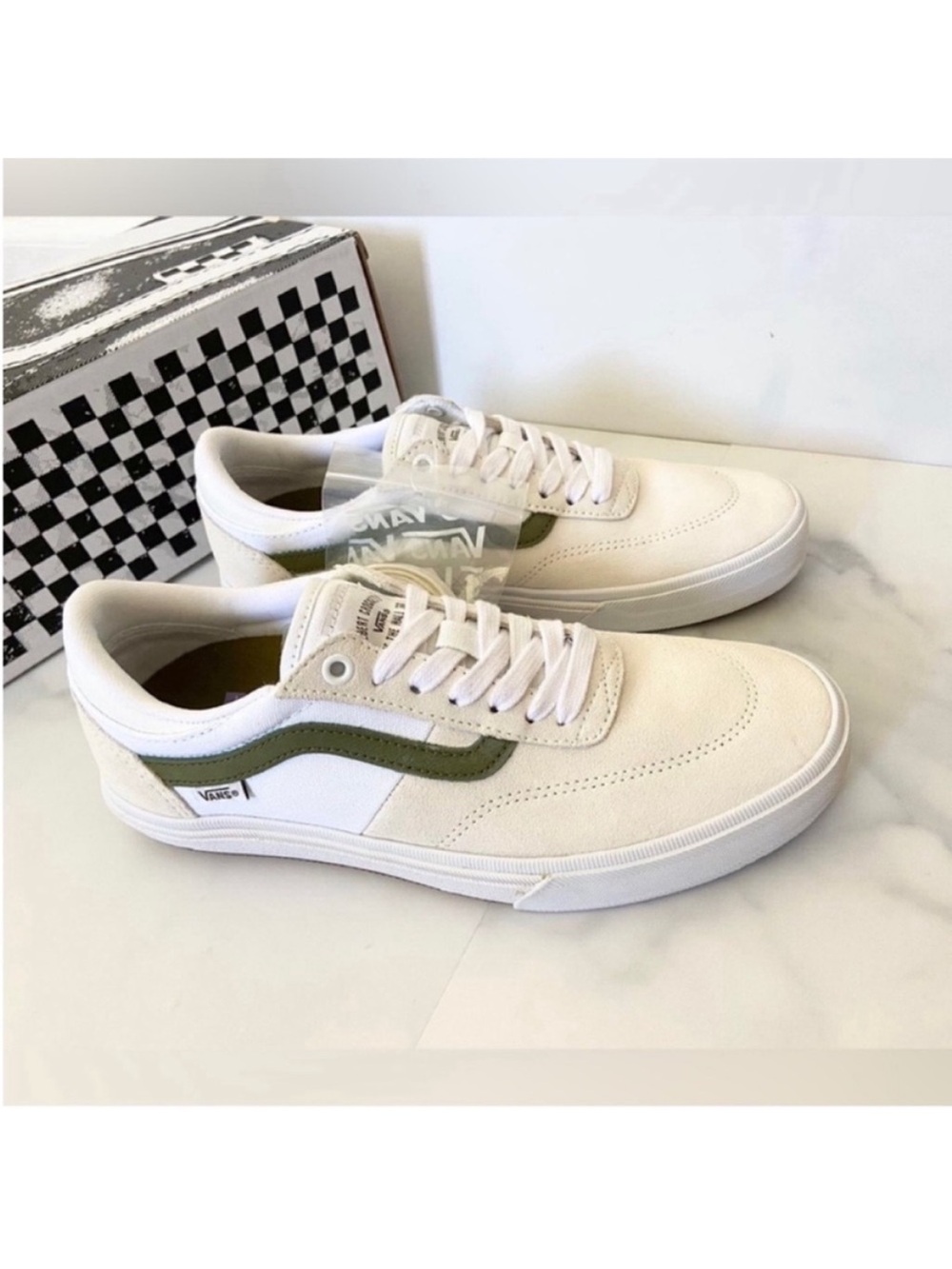 Vans Gilbert Crockett Shoe
True White / Green Women 9.0 US
Mens 7.5 US - Picture 2 of 13
